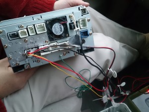 完成したカーナビの背面