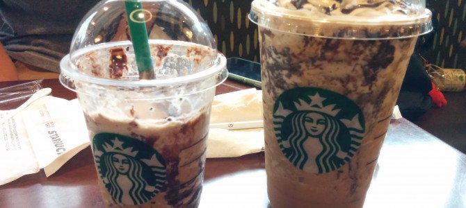 チョコレートクランチフラペチーノ ベンティーを飲んでみた チョコレートクランチフラペチーノ ベンティーを飲んでみた